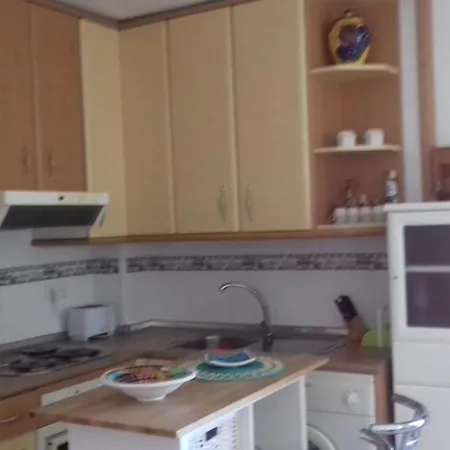 Iii Apartment *