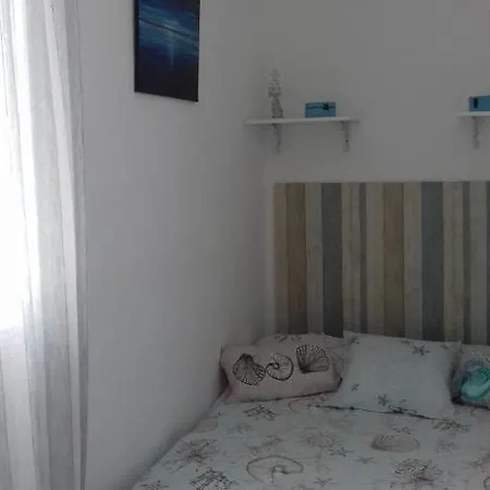Iii Apartment *